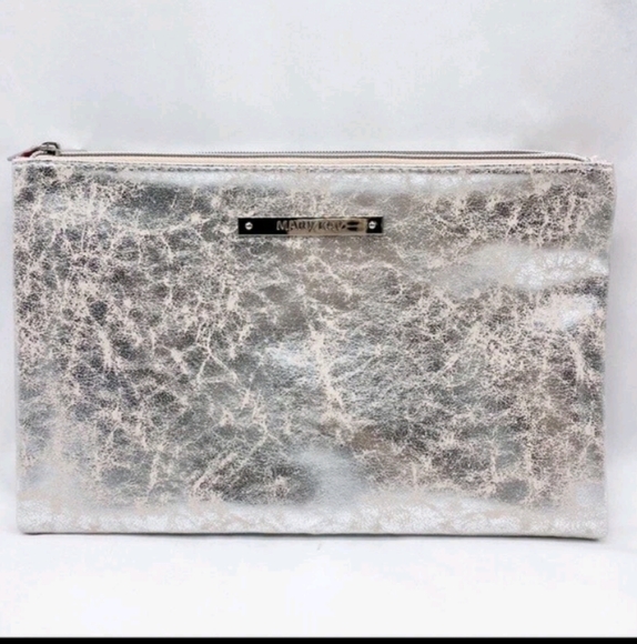 Mary Kay-Metallic Shimmering Clutch /Cosmetic Pouch & Tassel-Charm 🩷 - Picture 1 of 6